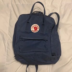 navy blue fjallraven kanken regular full size backpack 🎒